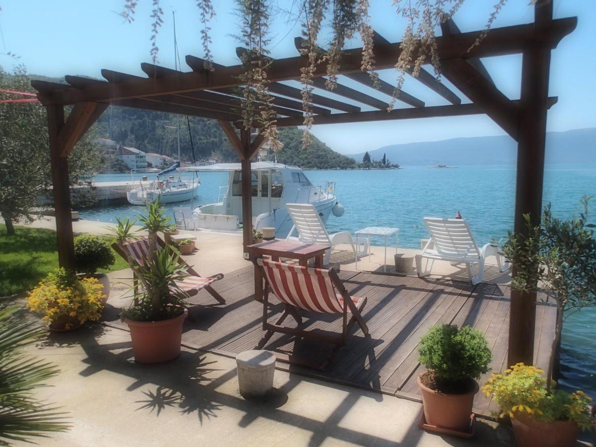 Apartments By The Sea Blace, Neretva Delta - Usce Neretve - 16068 Экстерьер фото