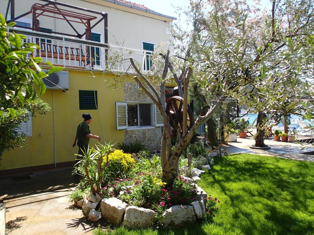 Apartments By The Sea Blace, Neretva Delta - Usce Neretve - 16068 Экстерьер фото