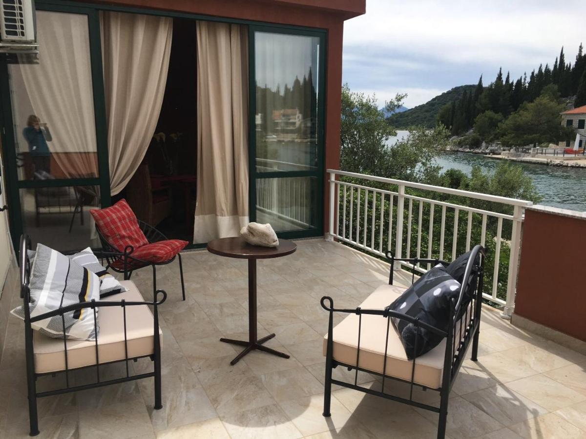 Apartments By The Sea Blace, Neretva Delta - Usce Neretve - 16068 Экстерьер фото